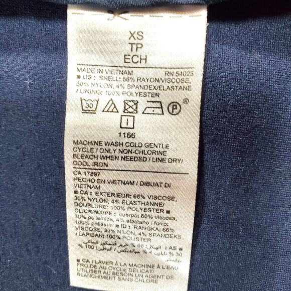 Stay Cozy in Style Old Navy Blue Jacket XS Your Perfect Fit for Everyday Comfort - Picture 3 of 5